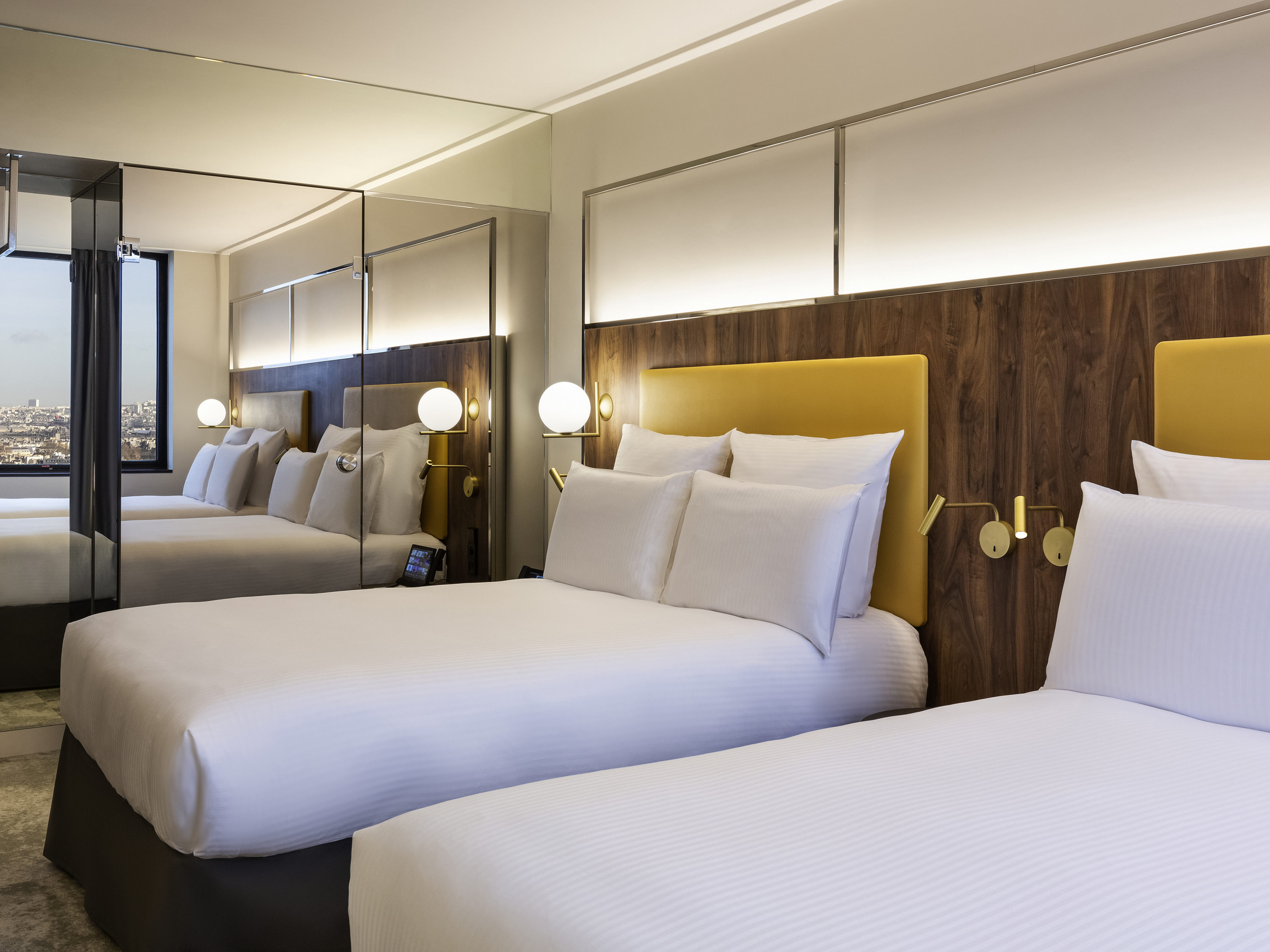 CHAMBRE FAMILLE DELUXE, 2 lits doubles (140x200cm), vue sur Paris — photo 1