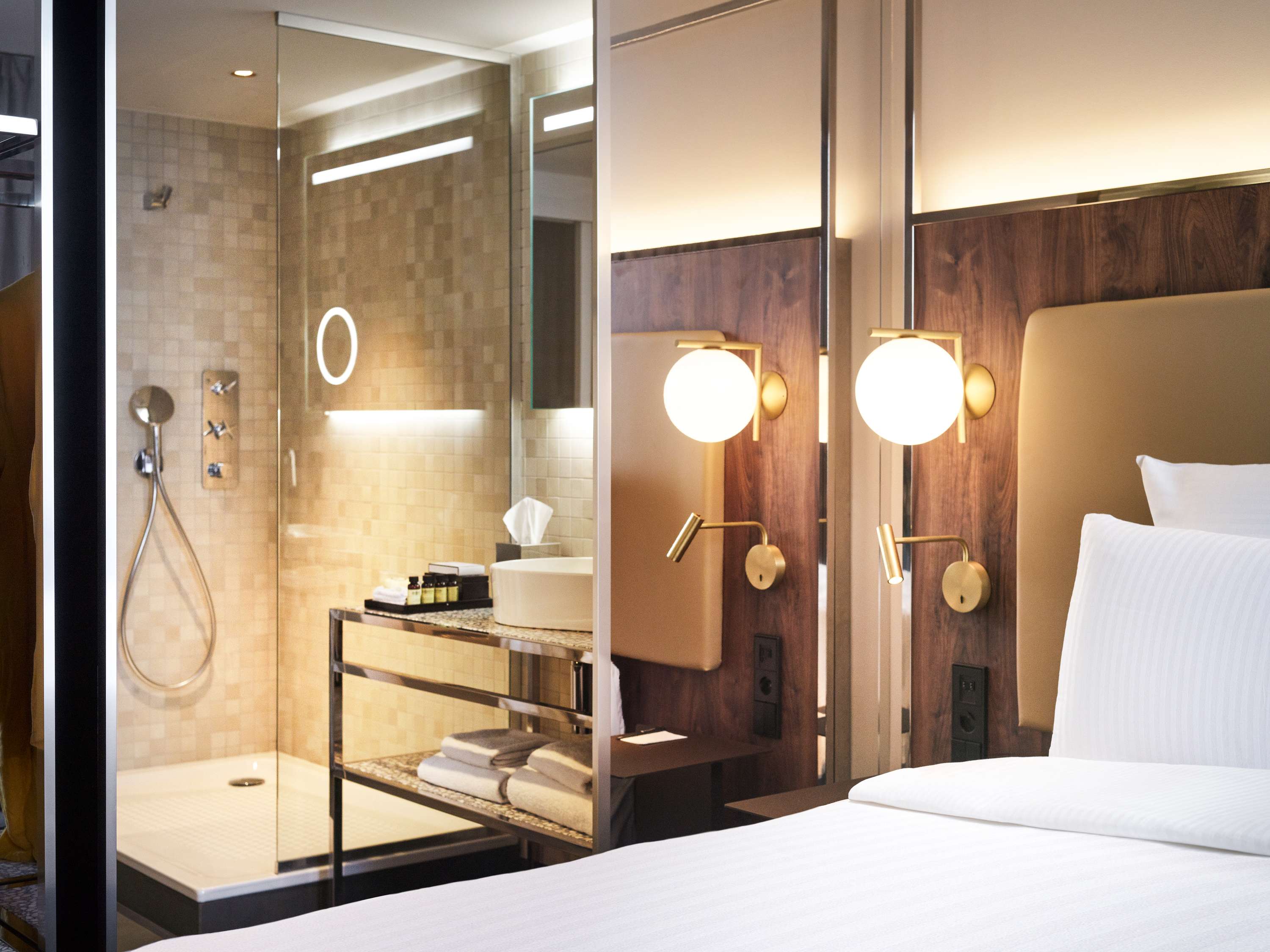 CHAMBRE FAMILLE DELUXE, 2 chambres, 4 lits doubles, vue sur Paris — photo 4