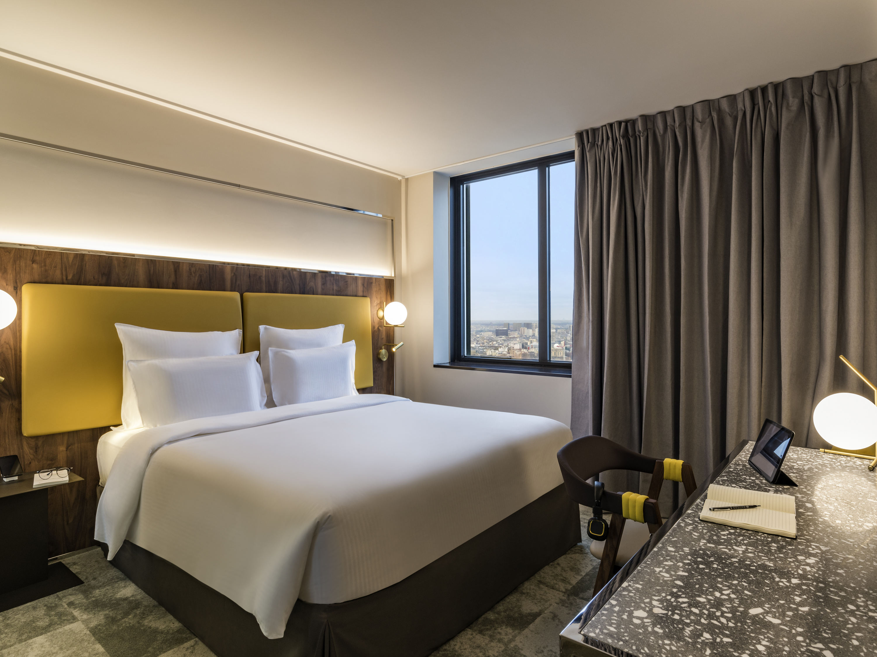 CHAMBRE DELUXE, 1 lit Queen Size, vue sur Paris — photo 1