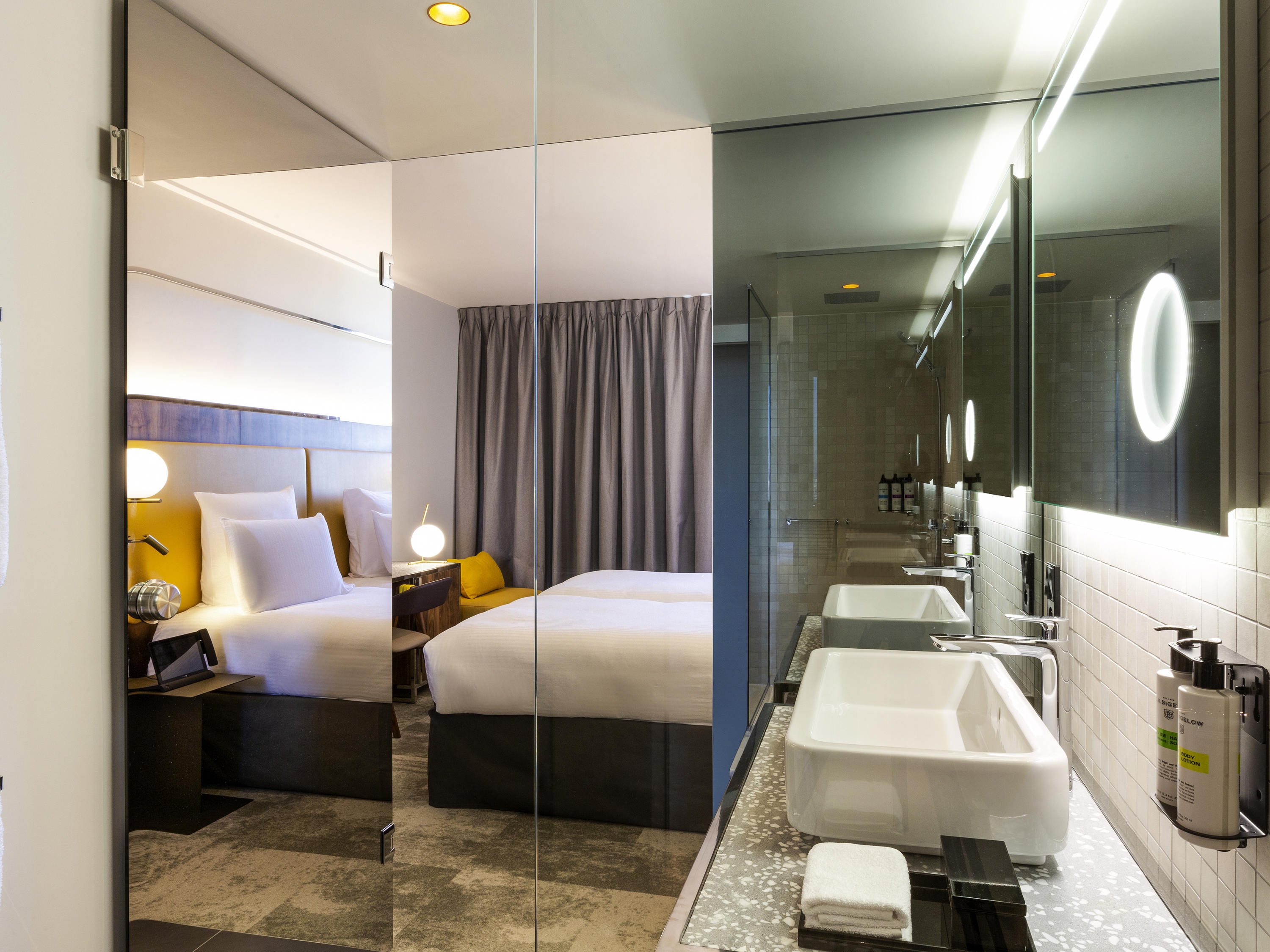 CHAMBRE DELUXE, 2 lits simples, vue sur Paris — photo 3