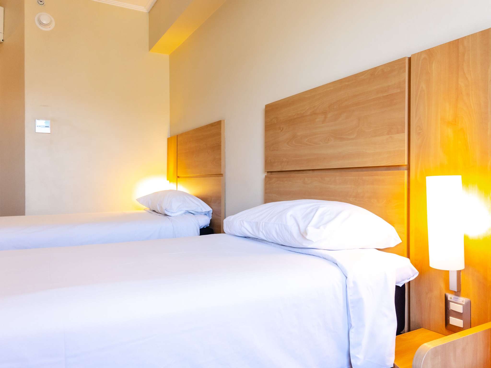 Inexpensive hotel in Valparaiso near tourist attractions ibis ALL