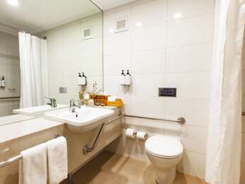 STANDARD ROOM - 1 King Bed - Wheel Chair Accessible, photo 2