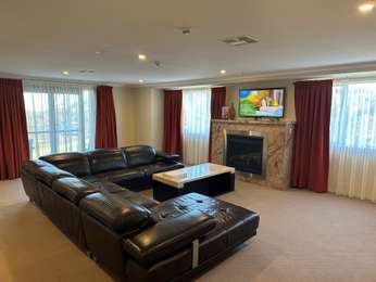 2 Bedroom Deluxe Suite with 1 King bed and 2 Single Beds