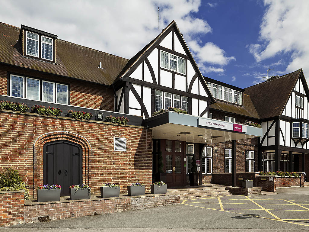 Mercure Leeds Parkway Hotel - Image 1