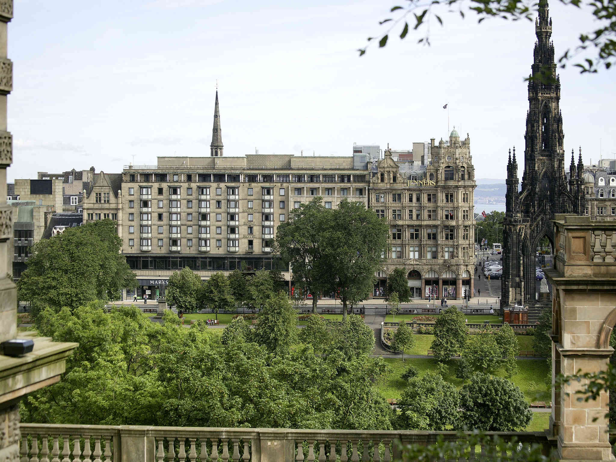 Mercure Edinburgh Princes Street Hotel In Hotel Mercure Edinburgh City Princes Street