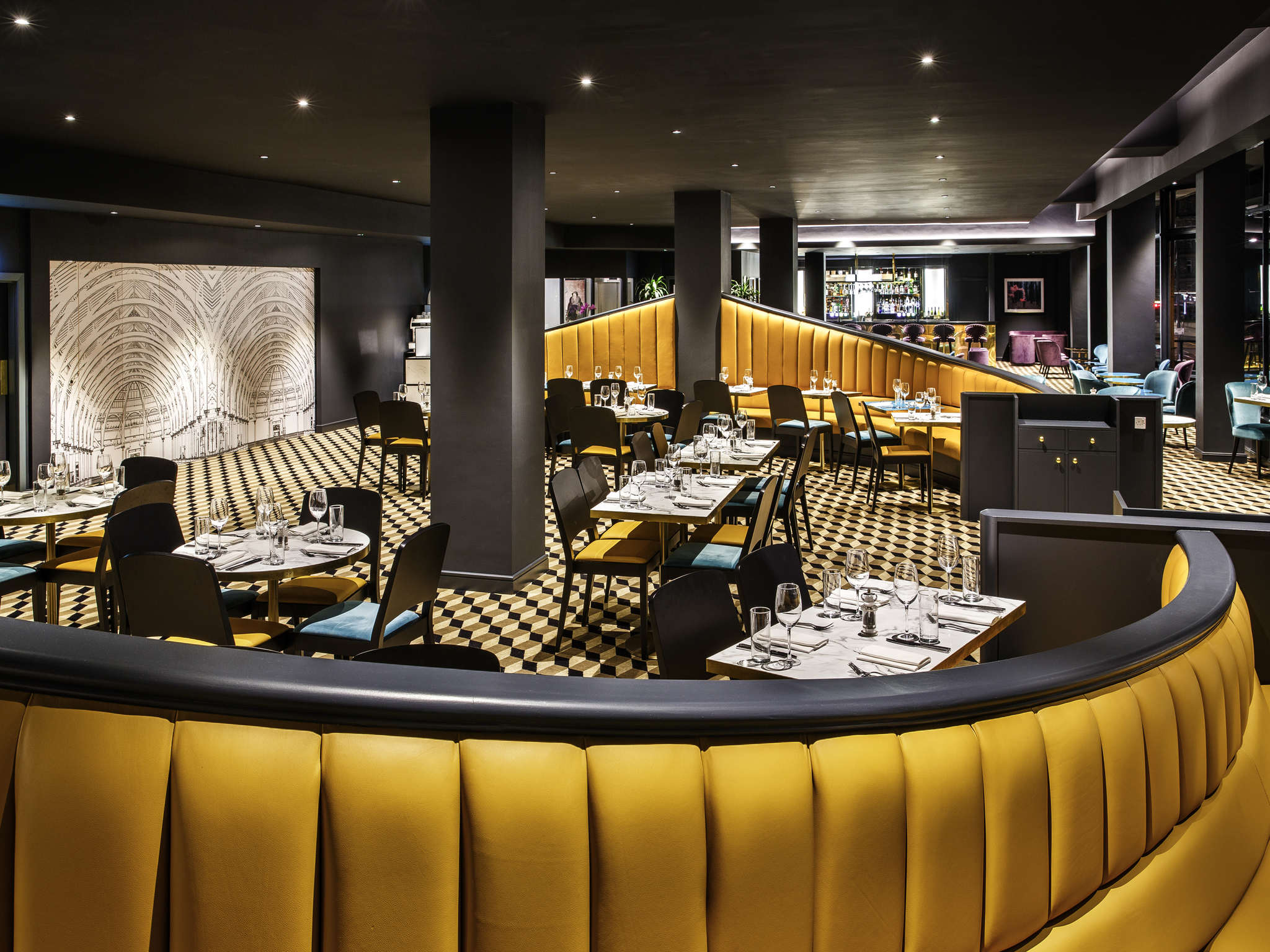 Mercure Edinburgh Princes Street Hotel In Hotel Mercure Edinburgh City Princes Street