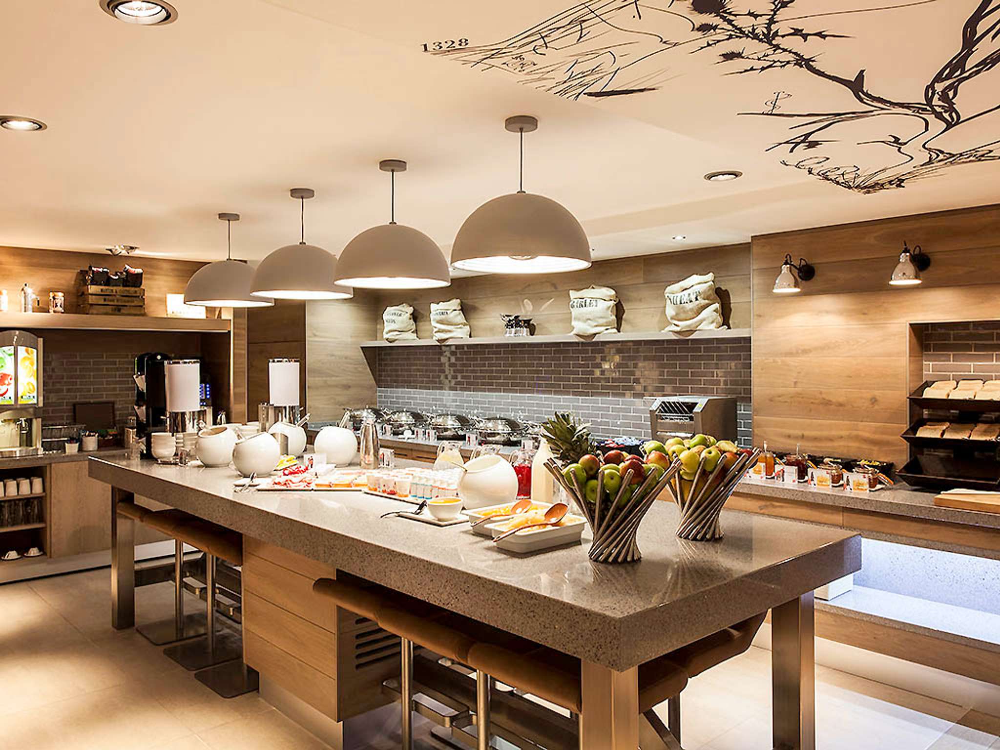 Photo - ibis Edinburgh Centre South Bridge – Royal Mile