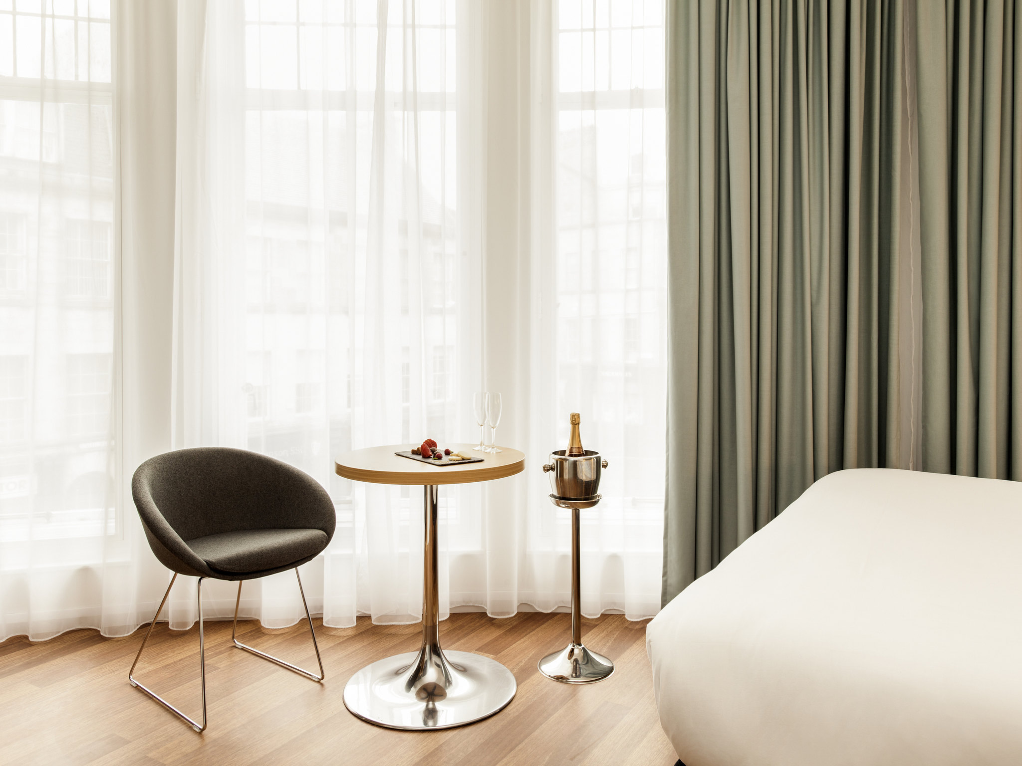 Photo - ibis Edinburgh Centre South Bridge – Royal Mile