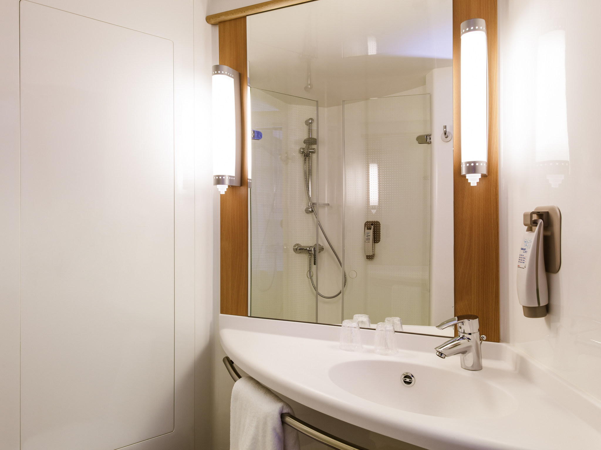 Photo - ibis Edinburgh Centre South Bridge – Royal Mile