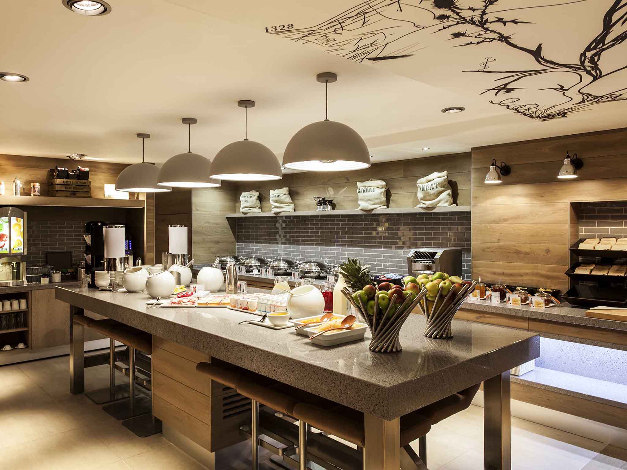 Photo - ibis Edinburgh Centre South Bridge – Royal Mile