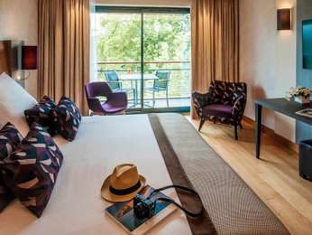 Superior grounds-view room with a king-size bed and terrace