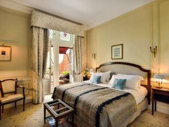 Superior Room, terrace, view of gardens and city walls - a king-size bed