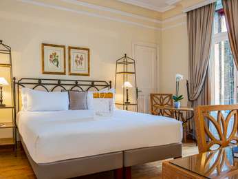 Junior Suite - a king-size bed, a single sofa bed