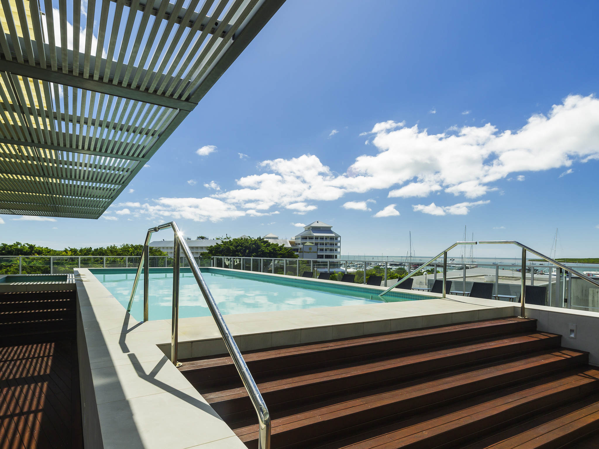 hotel harbour lights cairns accorhotels sebel harbour lights hotel cairns