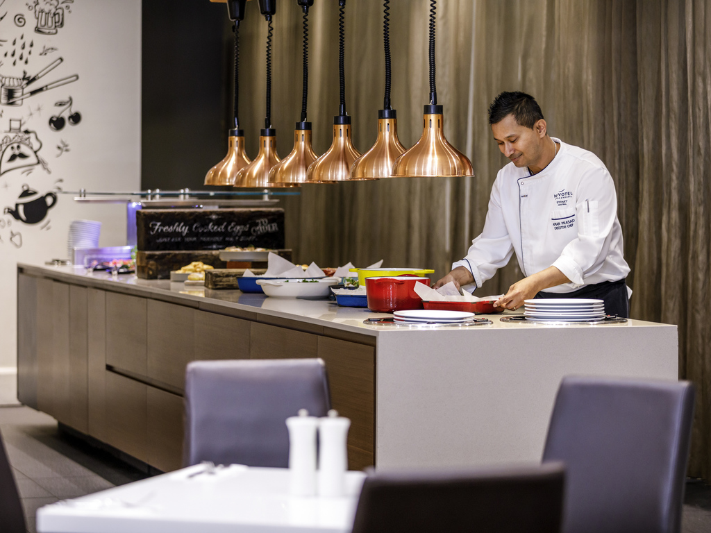 Novotel Sydney Central - Image 4