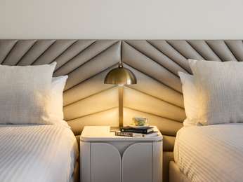 Deluxe Twin Guest Room with two Queen Beds, photo 1