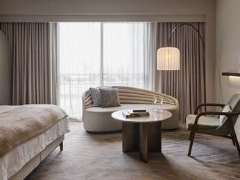 Deluxe Twin Guest Room with two Queen Beds, photo 2