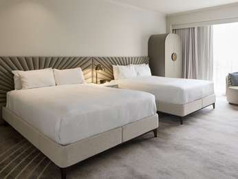 Deluxe Twin Guest Room with two Queen Beds, photo 4