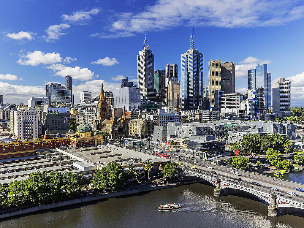 Quay West Suites Melbourne - Image 1