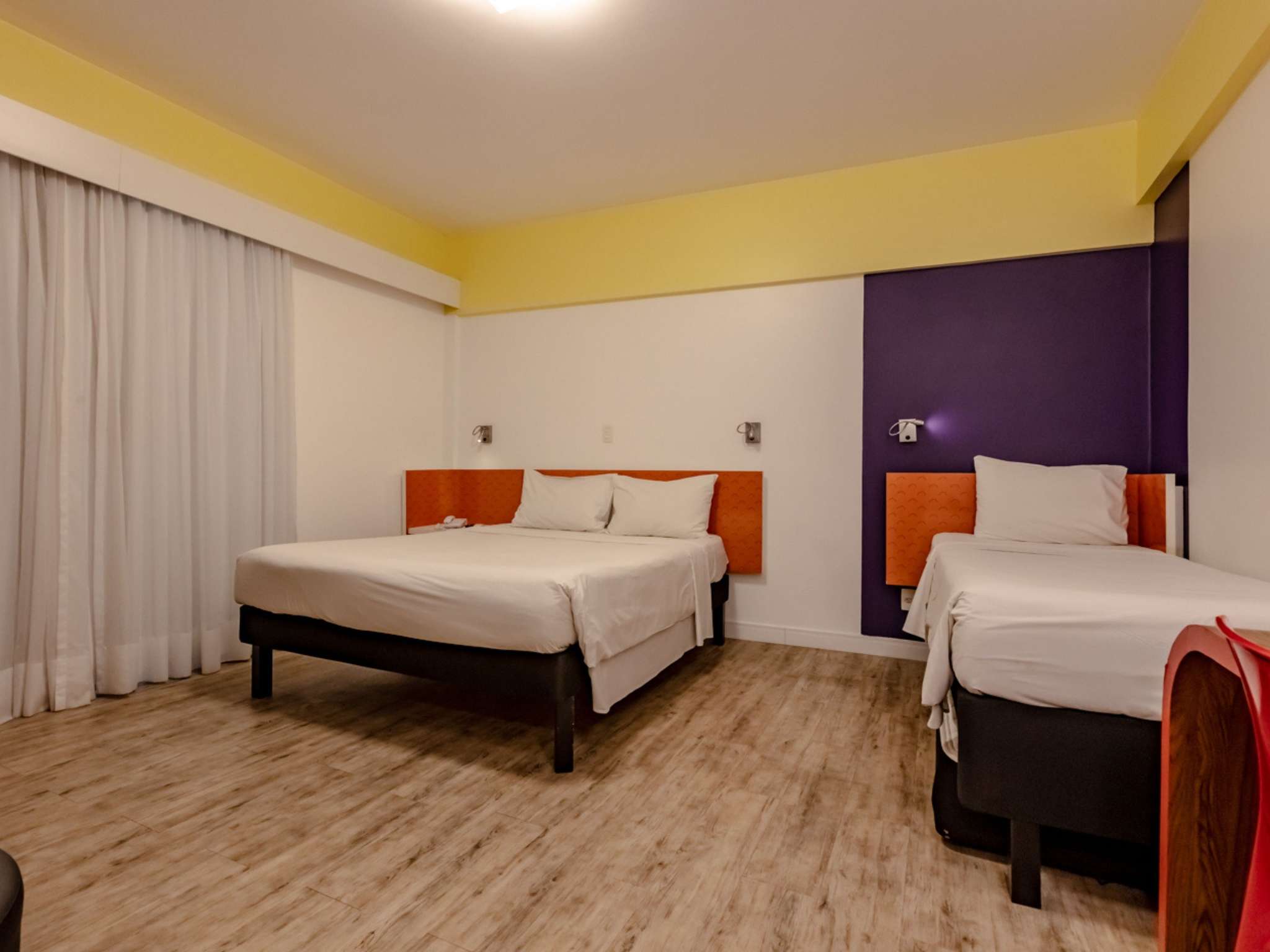 Foto - Ibis Styles Balneário Camboriú - 1 Quadra do Mar