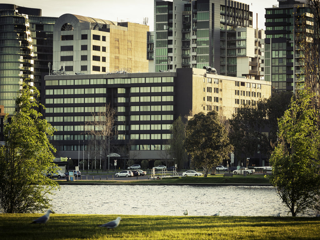 Mercure Melbourne Albert Park - Image 1