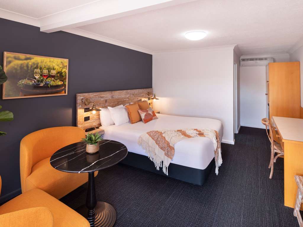 ibis Styles Orange - Image 2