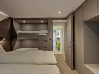 Air-conditioned family apartment, 1 large bed, living area with kitchen