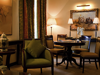 DELUXE SUITE