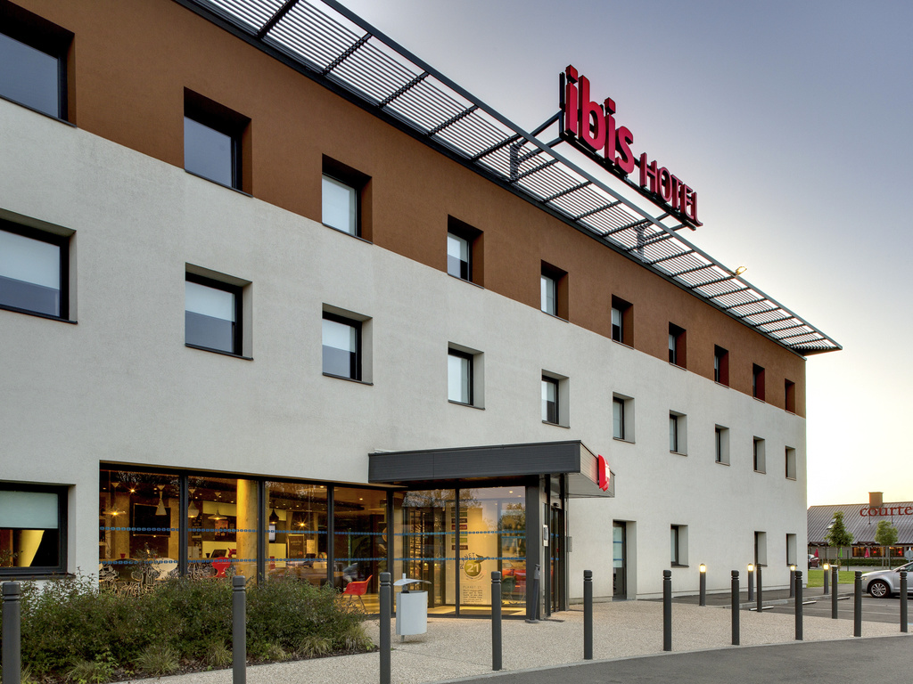 ibis Montceau-les-Mines - Image 1