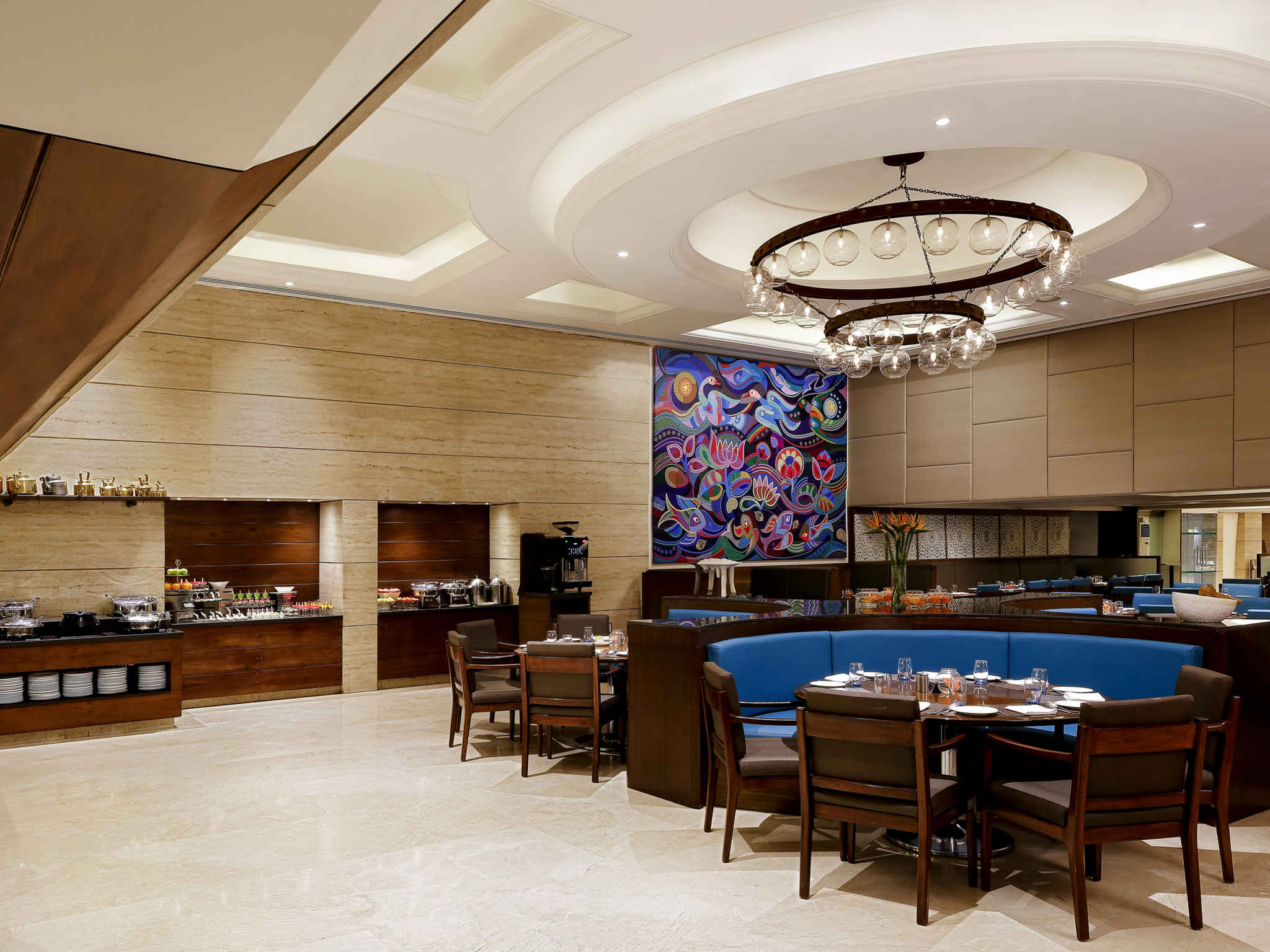 Hotel In Vadodara Grand Mercure Surya Palace Restaurant Grand Mercure Vadodara Surya Palace