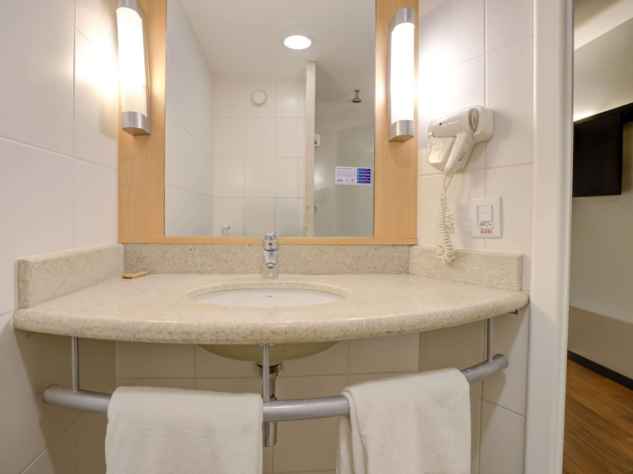 Photo - ibis Rio de Janeiro Nova America