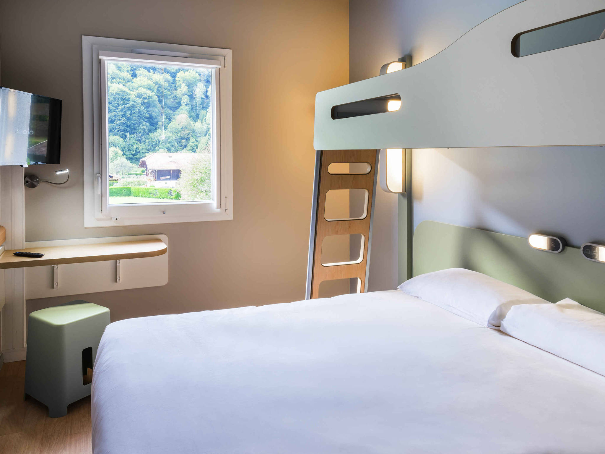 lit bebe ibis budget