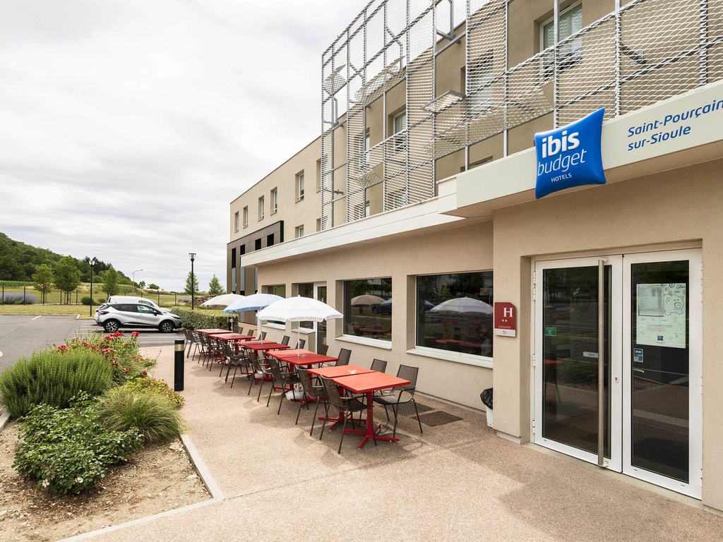 ibis budget Saint-Pourçain-sur-Sioule - Image 1