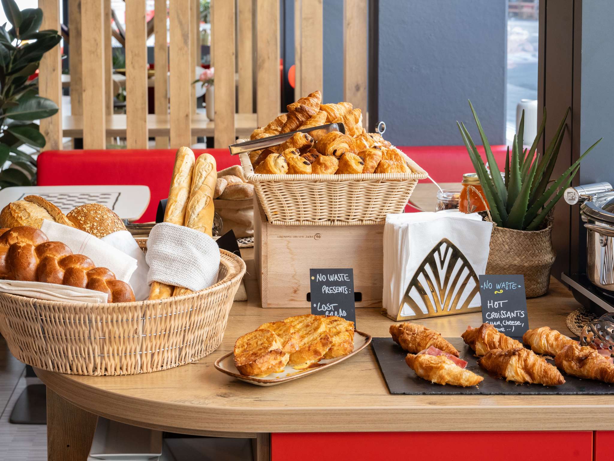 Photo - ibis Geneve Centre Lac