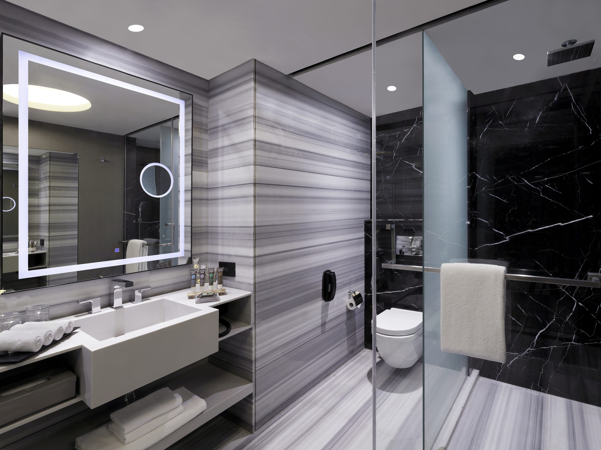 Photo - Novotel Chennai Chamiers Road