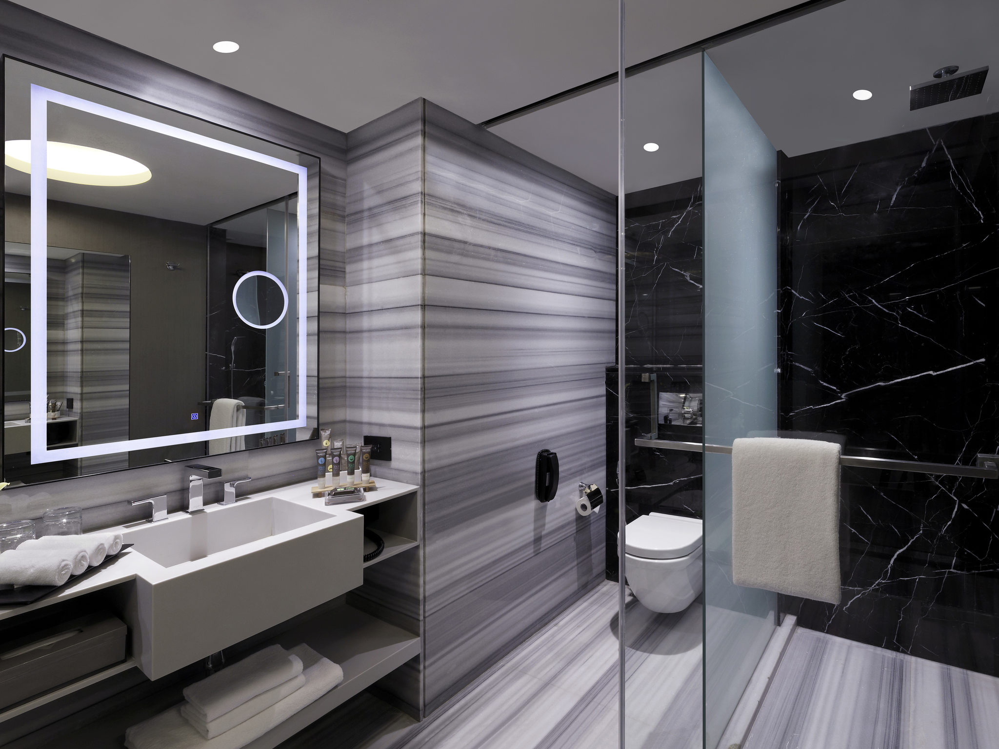 Photo - Novotel Chennai Chamiers Road