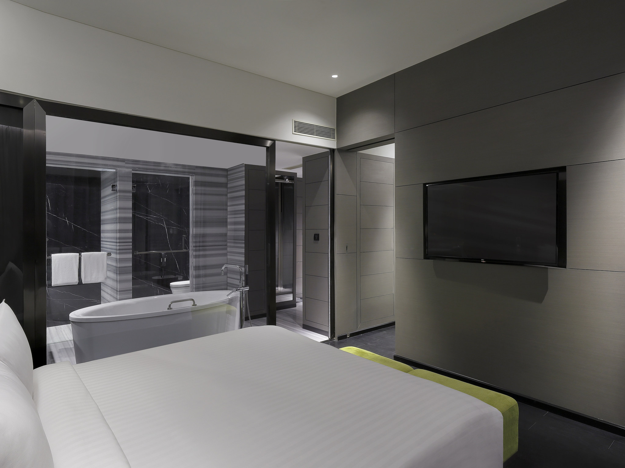 Photo - Novotel Chennai Chamiers Road