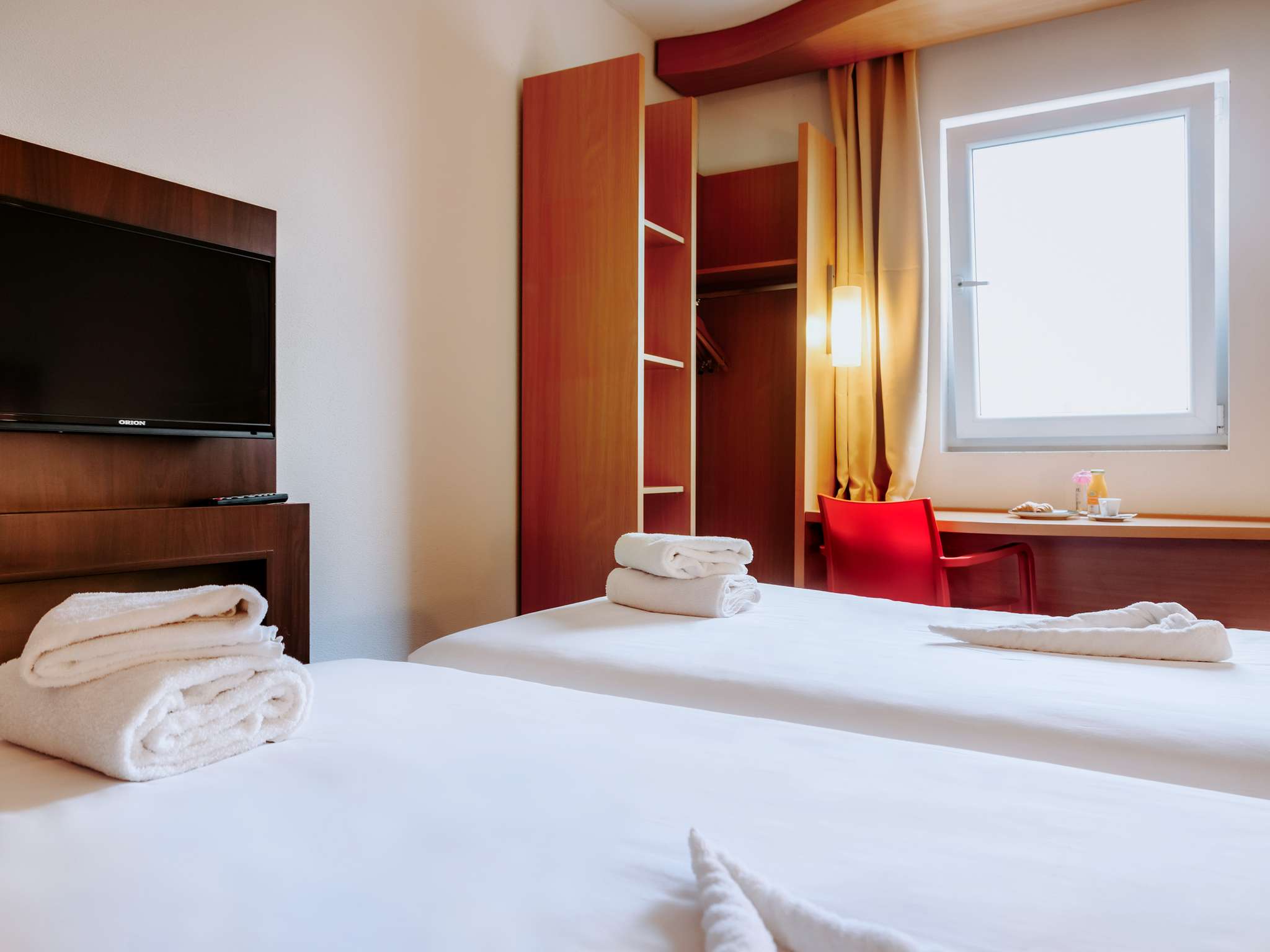 Ibis Sofia Airport Hotel - Park all.accor.com