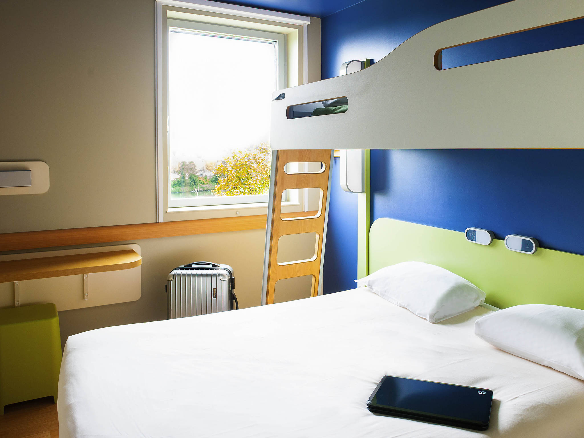 Rives De Hôtel Seine À Ibis Bezons Budget 67ygvbfY