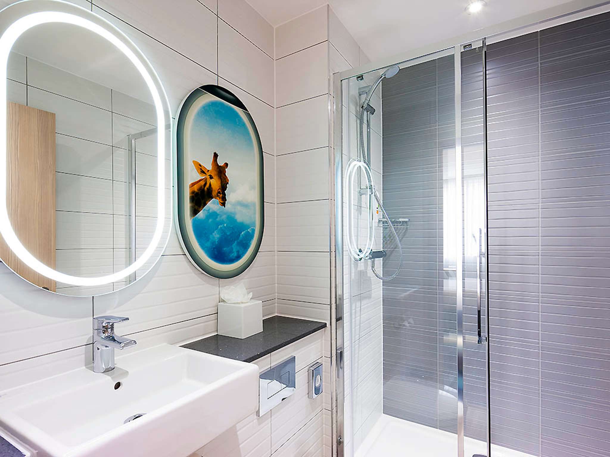 Photo - ibis Styles London Heathrow Airport