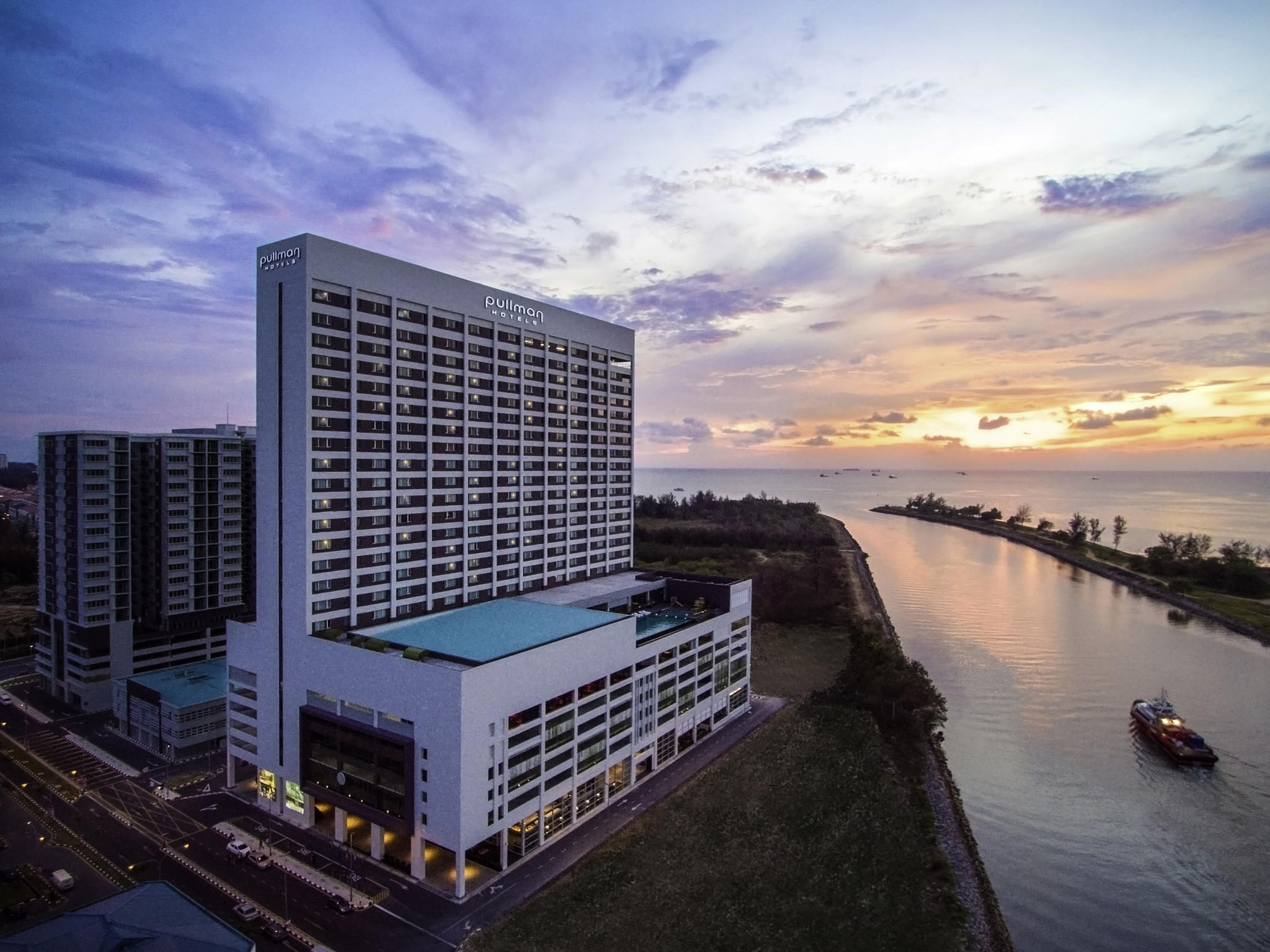 Hotel In Miri Pullman Waterfront Destination Pullman Miri Waterfront