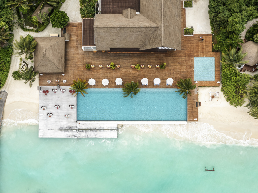 Mercure Maldives Kooddoo Resort - Image 4