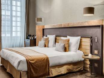 SUPERIOR ROOM WITH BATHTUB