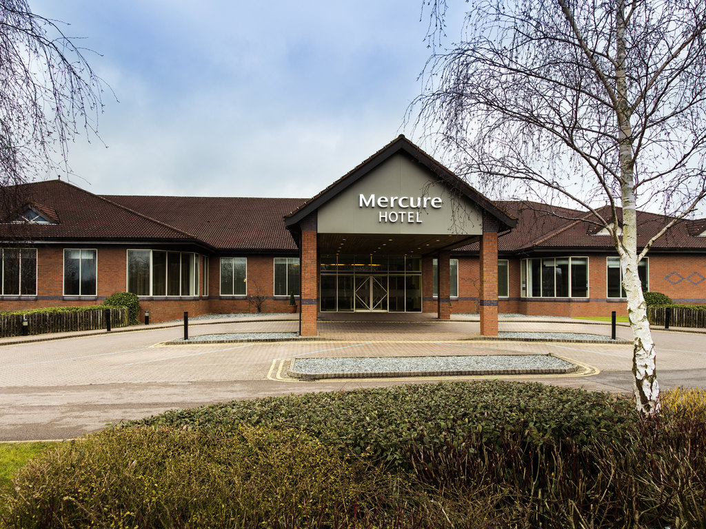 Mercure Daventry Court Hotel - Image 1