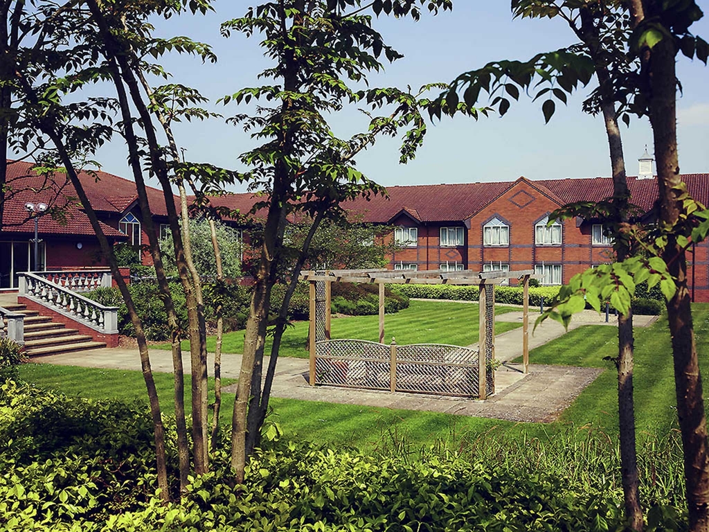 Mercure Daventry Court Hotel - Image 2