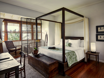 JUNIOR SUITE - 1 king size bed, living area, Santa Teresa or mountain view