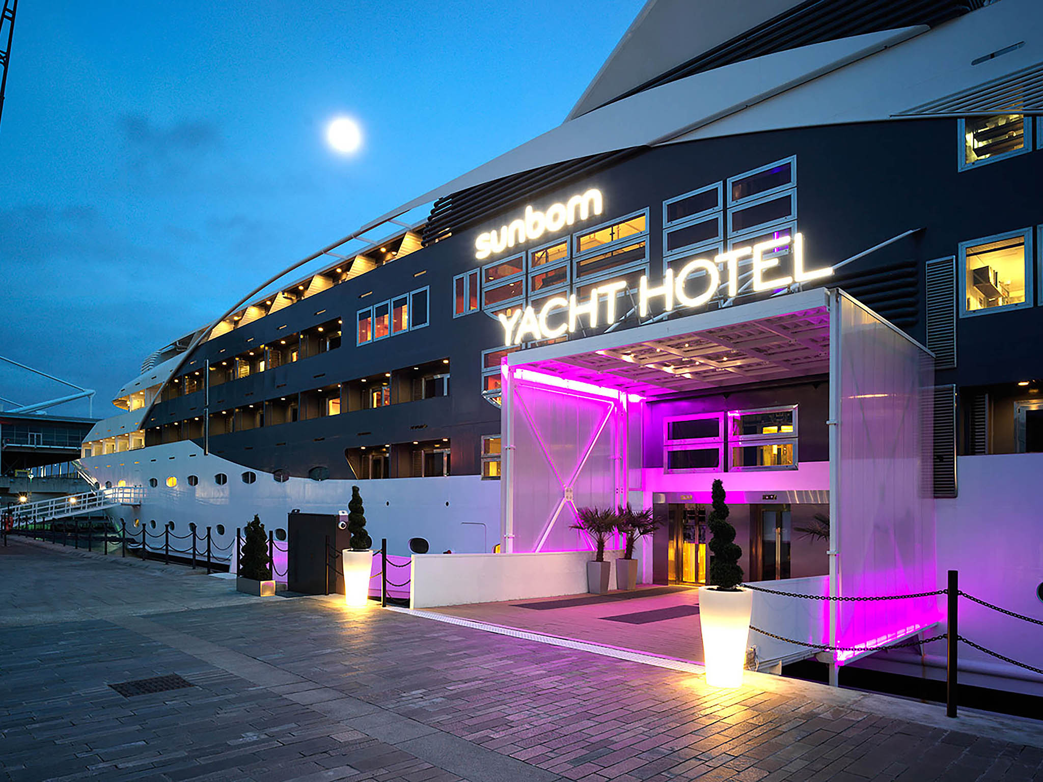 sunborn yacht hotel london