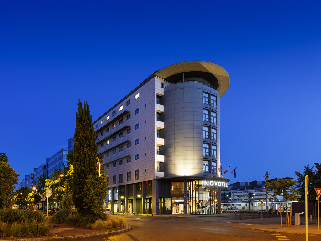 Novotel Tours Centre Gare - Image 2