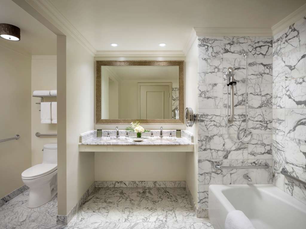 MOBILITÉ MALENTENDANTS VUE OCÉAN BAIGNOIRE AVEC BARRES 2 LITS QUEEN SIZE 48 m² — photo 5