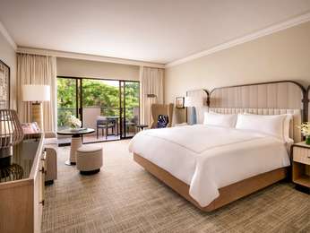 FAIRMONT GOLD Garden View 1 King, 522 SF/48 SM